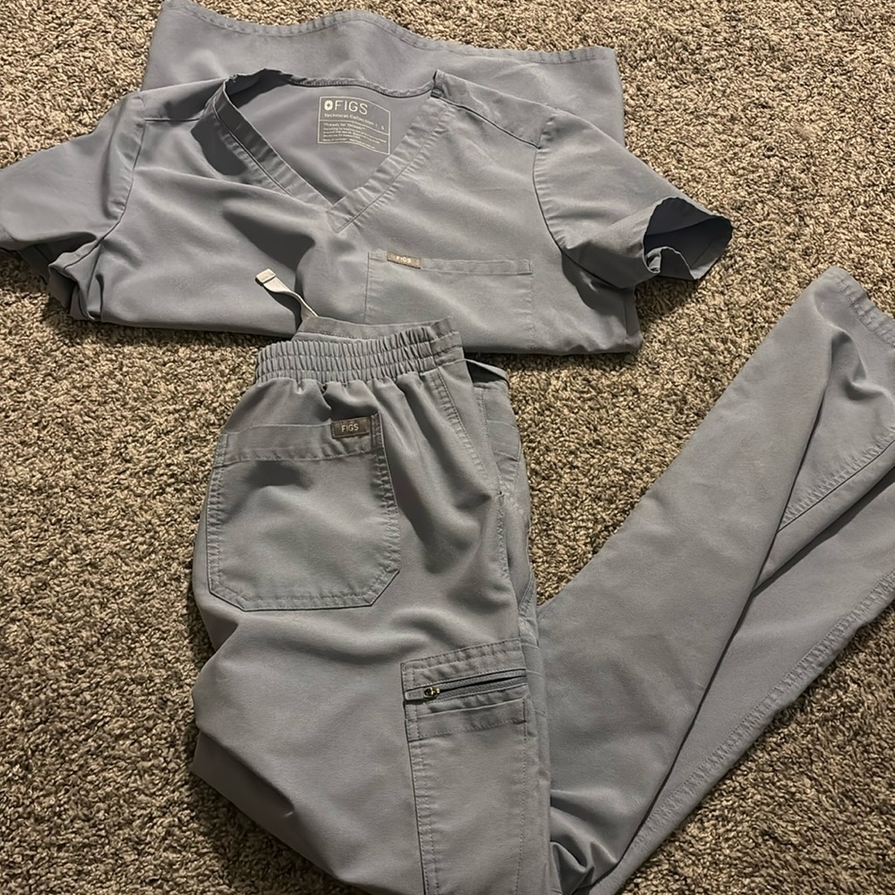 Figs Scrub Set in Light Gray